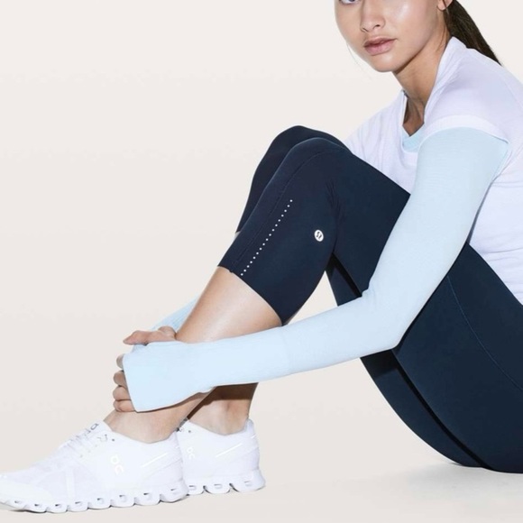 Lululemon Fast & Free Crop II 19” True Navy Nulux Leggings – Size 6, Like New - Picture 4 of 8